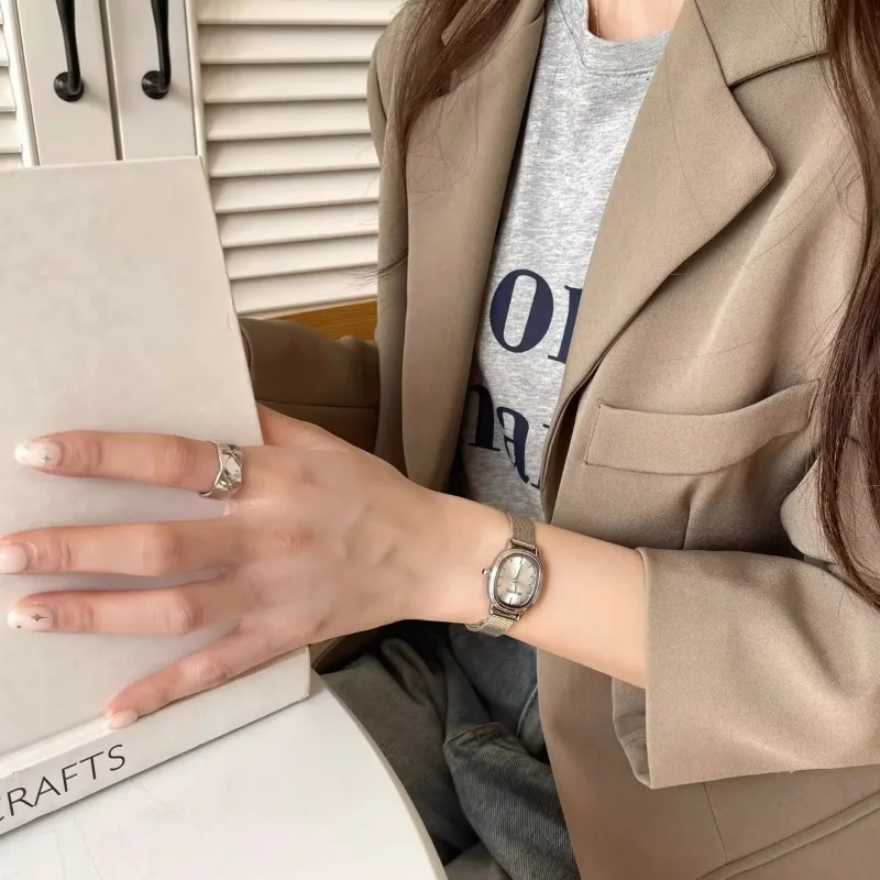 Piccolo quadrante ovale verde  - Luxury Watch With Green Dial recensione e prezzo